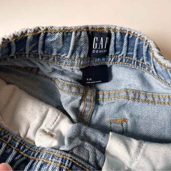 Three pairs of boys GAP shorts - Picture 3 of 14